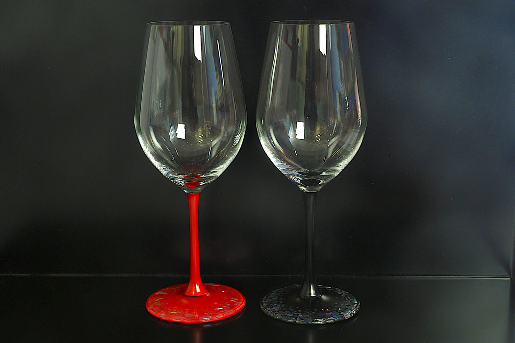 "Raden" Lacquer Coated Crystal Wineglass 365ml - Stone Walls Pattern (red)