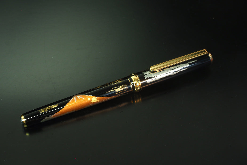 Sunrise at Mt.Fuji - Fountain Pen with Gold Leaf Adornment (Wooden Gift Box Included)